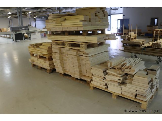 Partij houten planken - afbeelding 1 van  15