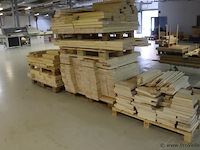 Partij houten planken - afbeelding 1 van  15