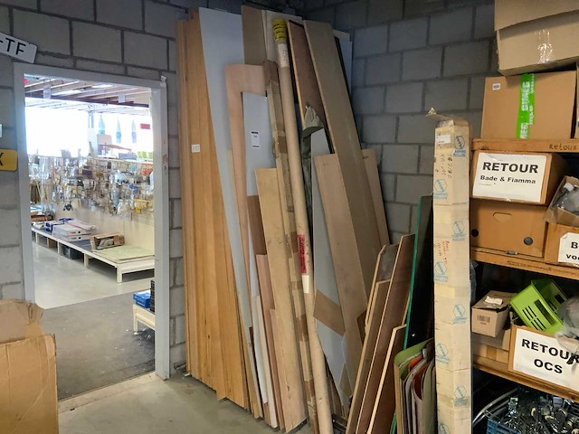 Partij houten platen en balken - afbeelding 1 van  5