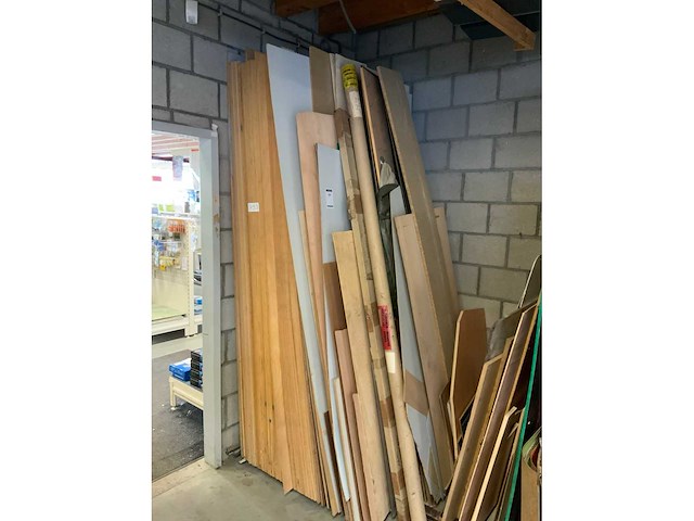 Partij houten platen en balken - afbeelding 2 van  5