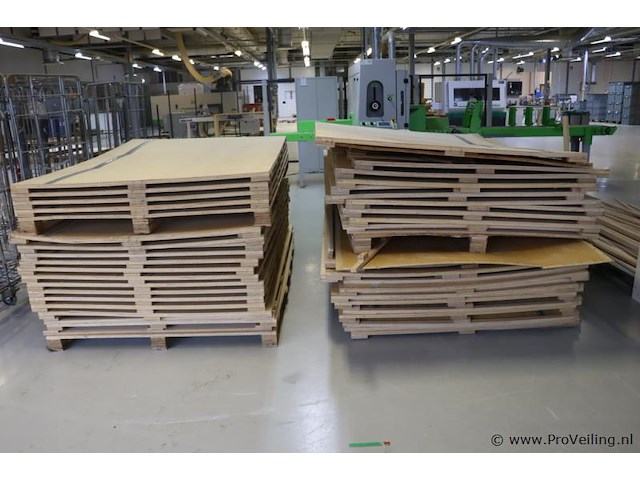 Partij houten (platen) pallets - afbeelding 1 van  7