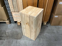 Partij houten postamenten 30x30x60cm (23x) - afbeelding 1 van  2