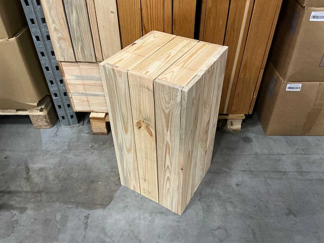 Partij houten postamenten 30x30x60cm (38x) - afbeelding 1 van  2