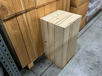 Partij houten postamenten 30x30xh60cm naturel (40x) - afbeelding 1 van  3