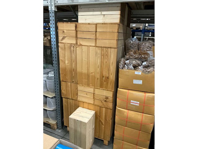 Partij houten postamenten 30x30xh60cm naturel (40x) - afbeelding 2 van  3