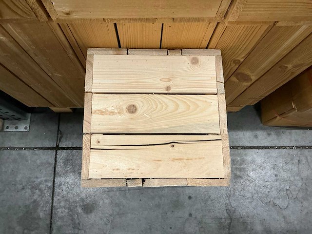 Partij houten postamenten 30x30xh60cm naturel (40x) - afbeelding 3 van  3