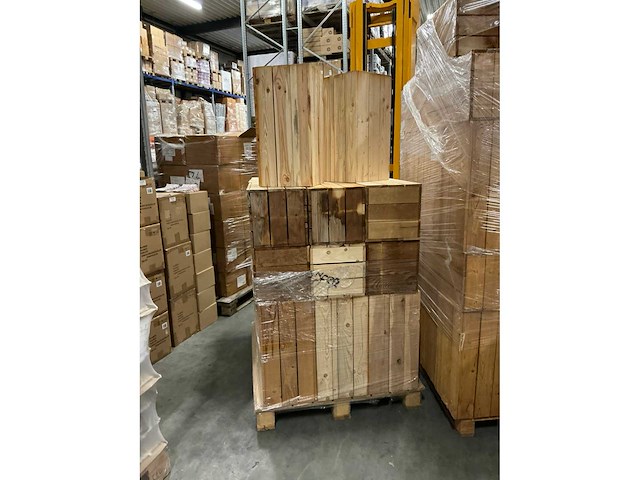 Partij houten postamenten 30x30xh60cm naturel (65x) - afbeelding 3 van  5