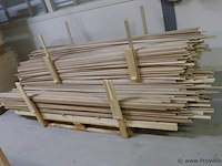 Partij houten profielen/latten - afbeelding 1 van  5