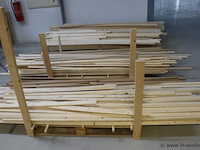 Partij houten profielen/latten - afbeelding 1 van  12