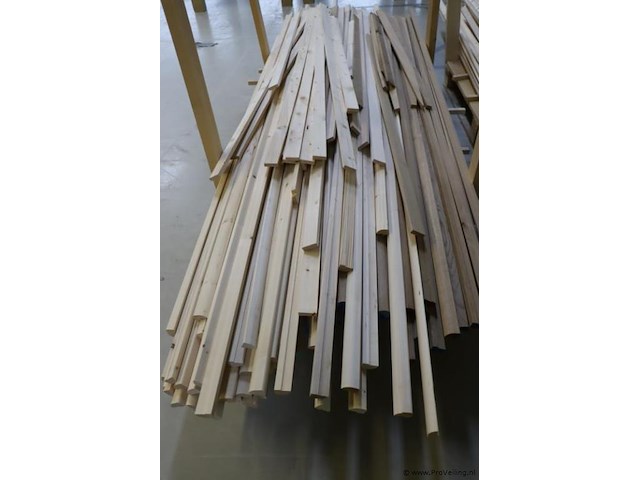Partij houten profielen/latten - afbeelding 5 van  12