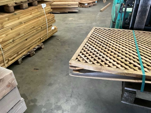 Partij houten tuinafscherming - afbeelding 5 van  9