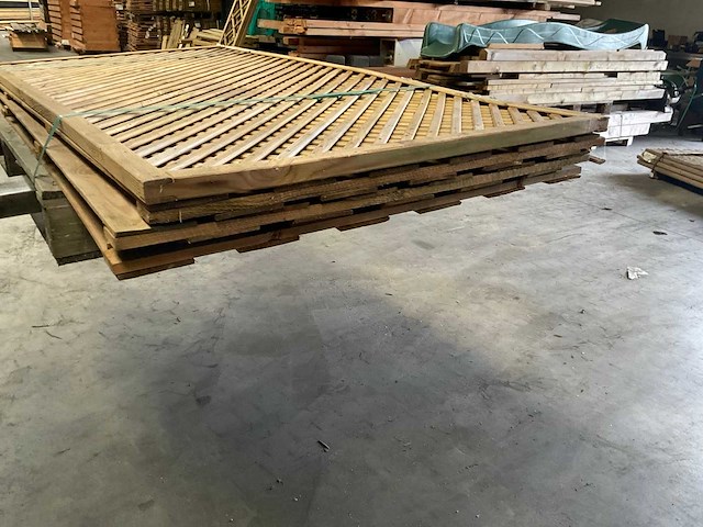 Partij houten tuinafscherming - afbeelding 8 van  9