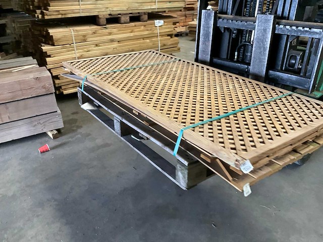 Partij houten tuinafscherming - afbeelding 2 van  9