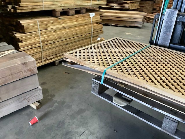 Partij houten tuinafscherming - afbeelding 4 van  9