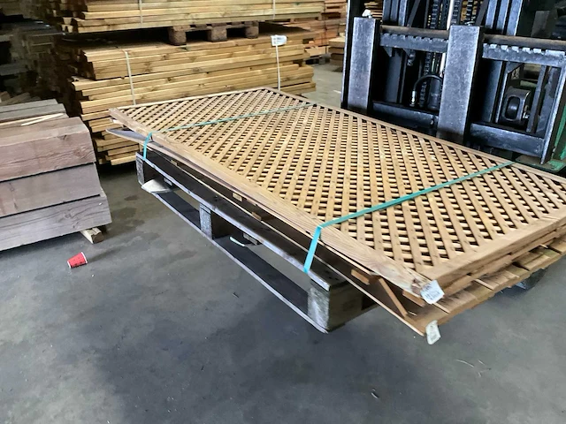 Partij houten tuinafscherming - afbeelding 2 van  9