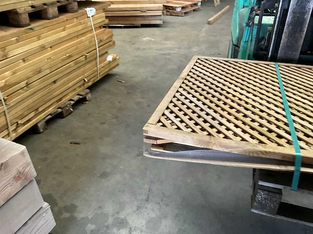 Partij houten tuinafscherming - afbeelding 5 van  9
