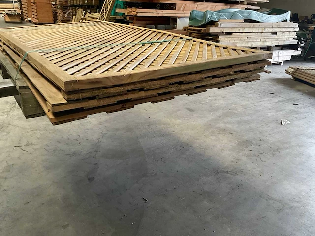 Partij houten tuinafscherming - afbeelding 8 van  9