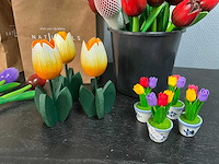 Partij houten tulpen, kunstbloemen en kunstplanten - afbeelding 8 van  31