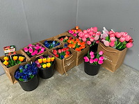 Partij houten tulpen, kunstbloemen en kunstplanten