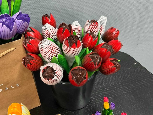 Partij houten tulpen, kunstbloemen en kunstplanten - afbeelding 13 van  31