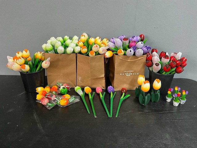Partij houten tulpen, kunstbloemen en kunstplanten - afbeelding 14 van  31