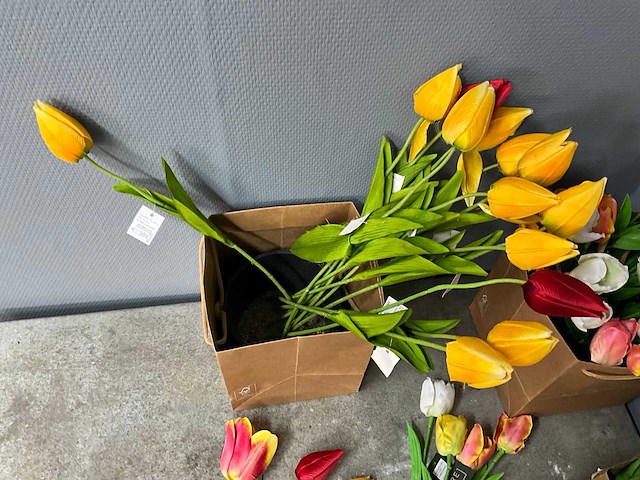 Partij houten tulpen, kunstbloemen en kunstplanten - afbeelding 15 van  31