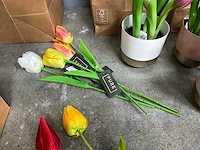 Partij houten tulpen, kunstbloemen en kunstplanten - afbeelding 16 van  31