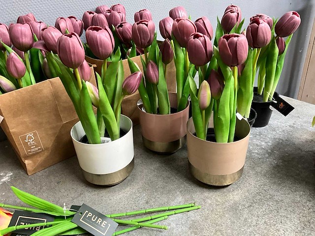 Partij houten tulpen, kunstbloemen en kunstplanten - afbeelding 19 van  31
