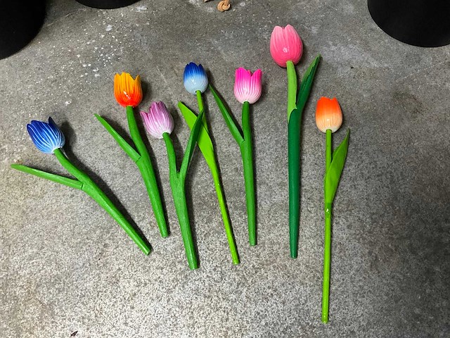 Partij houten tulpen, kunstbloemen en kunstplanten - afbeelding 31 van  31