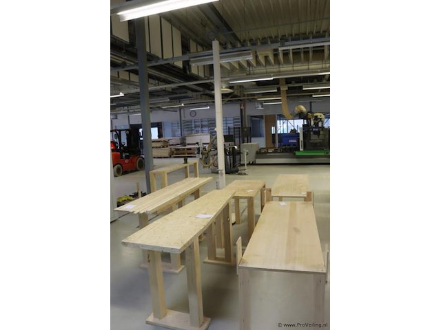 Partij houten werktafels - 5 stuks - afbeelding 1 van  8