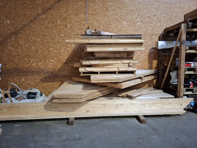 Partij houtmateriaal - afbeelding 1 van  9