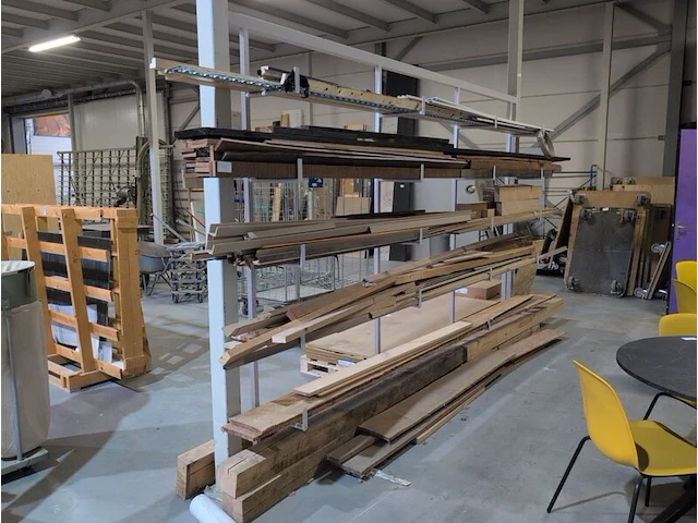Partij houtplaatmateriaal, planken en latten - afbeelding 1 van  10