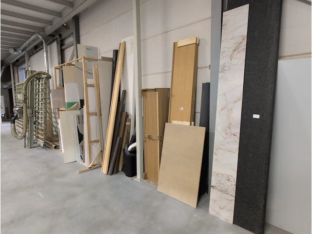 Partij houtplaatmateriaal, planken en latten - afbeelding 8 van  10
