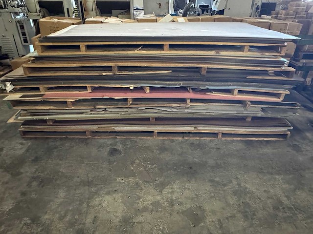 Partij hpl platen circa 300x130cm o.a. formica - afbeelding 1 van  27