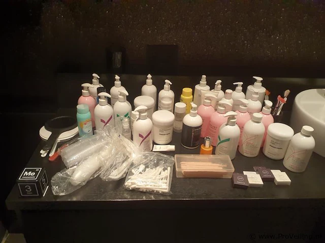 Partij huidverzorgingsproducten o.a. fast skin repair - afbeelding 1 van  6