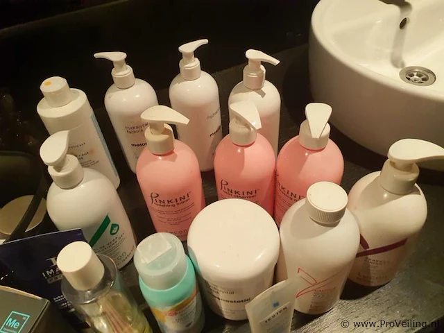 Partij huidverzorgingsproducten o.a. mesopeel peeling - afbeelding 2 van  4