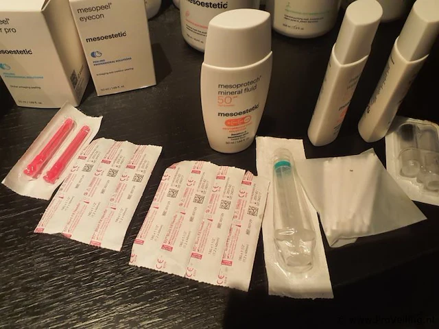 Partij huidverzorgingsproducten o.a. mesoprotech zonnebrandmiddel voor het gelaat mineral fluid - afbeelding 3 van  6