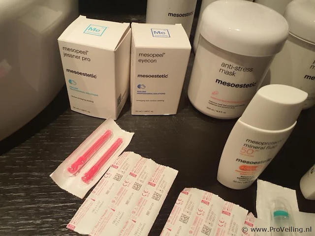 Partij huidverzorgingsproducten o.a. mesoprotech zonnebrandmiddel voor het gelaat mineral fluid - afbeelding 5 van  6
