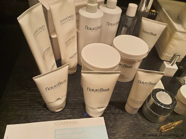 Partij huidverzorgingsproducten o.a. natura bissé diamond luminous gezichtsverzorging - afbeelding 2 van  8