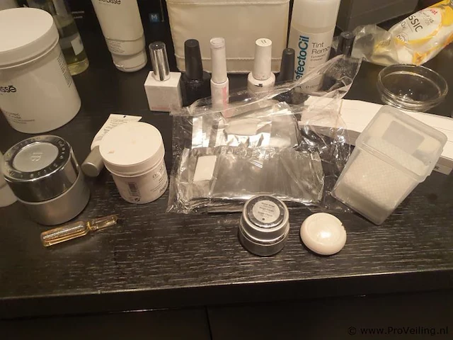 Partij huidverzorgingsproducten o.a. natura bissé diamond luminous gezichtsverzorging - afbeelding 4 van  8