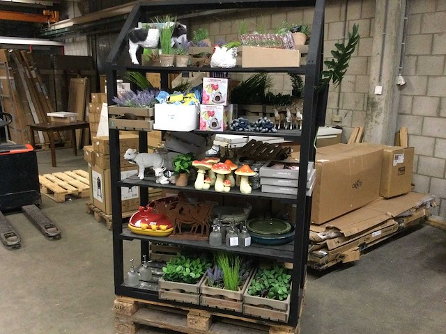 Partij huishoudelijke- en tuinartikelen - afbeelding 1 van  14