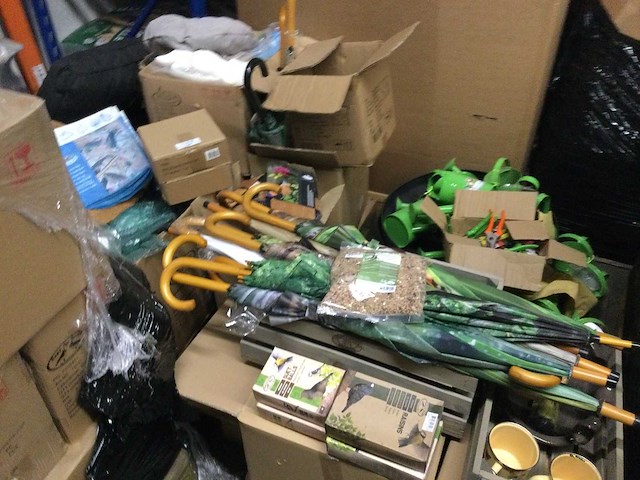 Partij huishoudelijke- en tuinartikelen - afbeelding 1 van  9