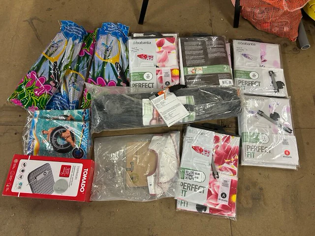 Partij huishoudelijke artikelen en accessoires w.o. brabantia, bestway en tomado - afbeelding 1 van  8