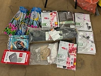 Partij huishoudelijke artikelen en accessoires w.o. brabantia, bestway en tomado