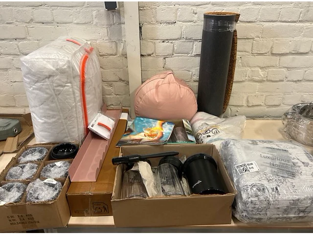 Partij huishoudelijke artikelen, textiel, sport- en wellnessproducten w.o. kozial, safecourt - afbeelding 1 van  10