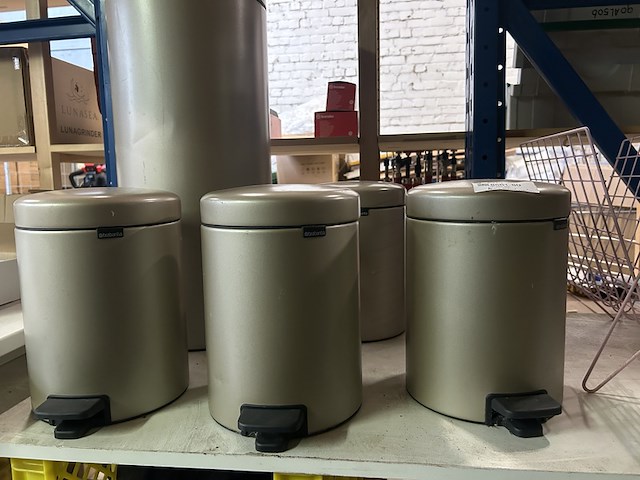 Partij huishoudelijke artikelen w.o. magnetron w.o. brabantia, severin - afbeelding 7 van  9