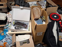 Partij huisraad o.a. tv, eetkamertafel, horeca stoelen - afbeelding 6 van  24