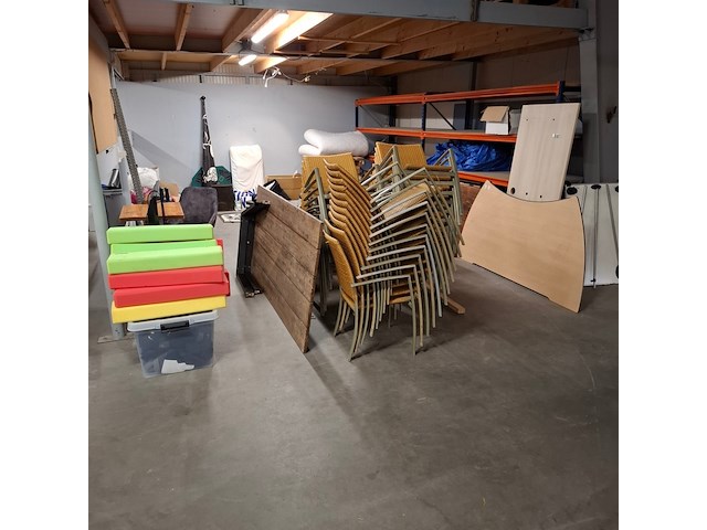 Partij huisraad o.a. tv, eetkamertafel, horeca stoelen - afbeelding 1 van  24