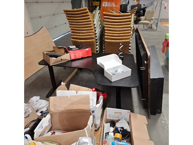 Partij huisraad o.a. tv, eetkamertafel, horeca stoelen - afbeelding 14 van  24