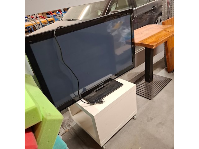 Partij huisraad o.a. tv, eetkamertafel, horeca stoelen - afbeelding 19 van  24